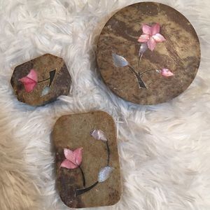 🌵BOGO🌵Stone trinket boxes w/shell floral inlay